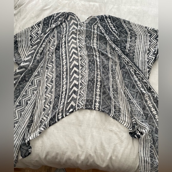 BCBG Generation Aztec Pattern Bathing Suit Cover Kimino - Picture 2 of 3